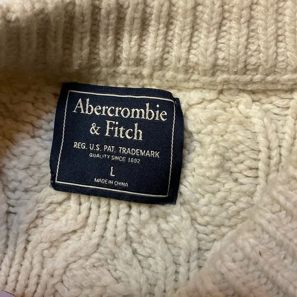 Abercrombie & Fitch Men’s Cable Knit Sweater Cream Talla L Merino Blend